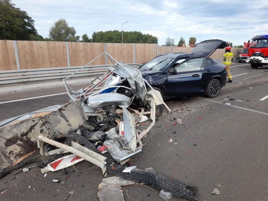 Wypadek na S7. Kierowca BMW wyjaśniał, że zasnął